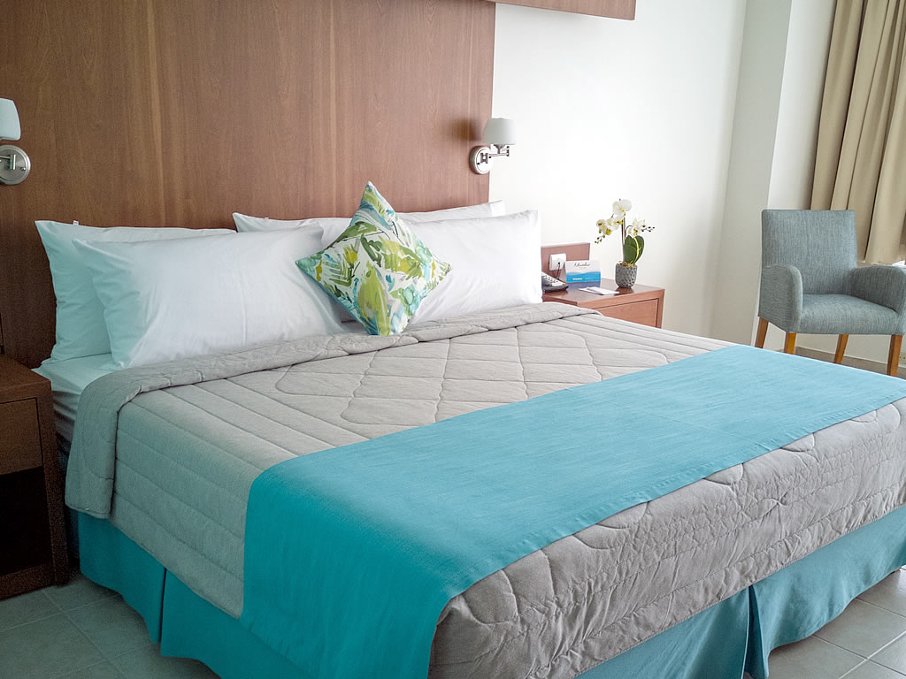 Habitación Familiar con Vista al Mar y Balcón