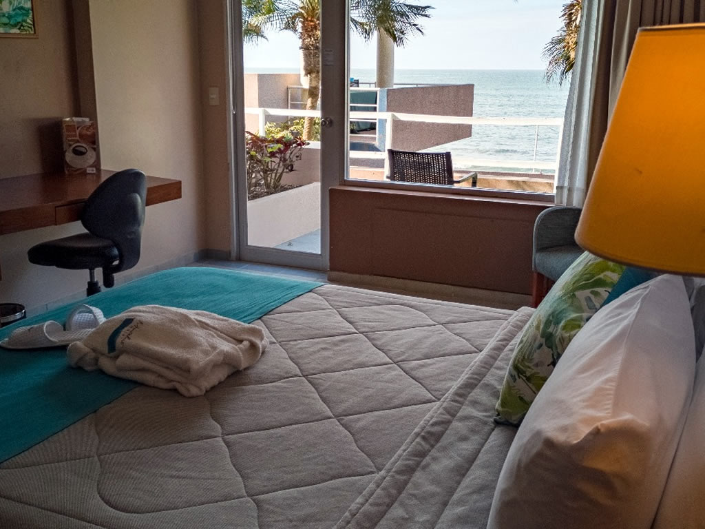Habitación Familiar con Vista al Mar y Balcón