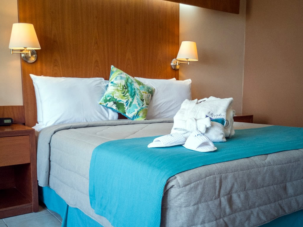 Habitación Familiar con Vista al Mar y Balcón